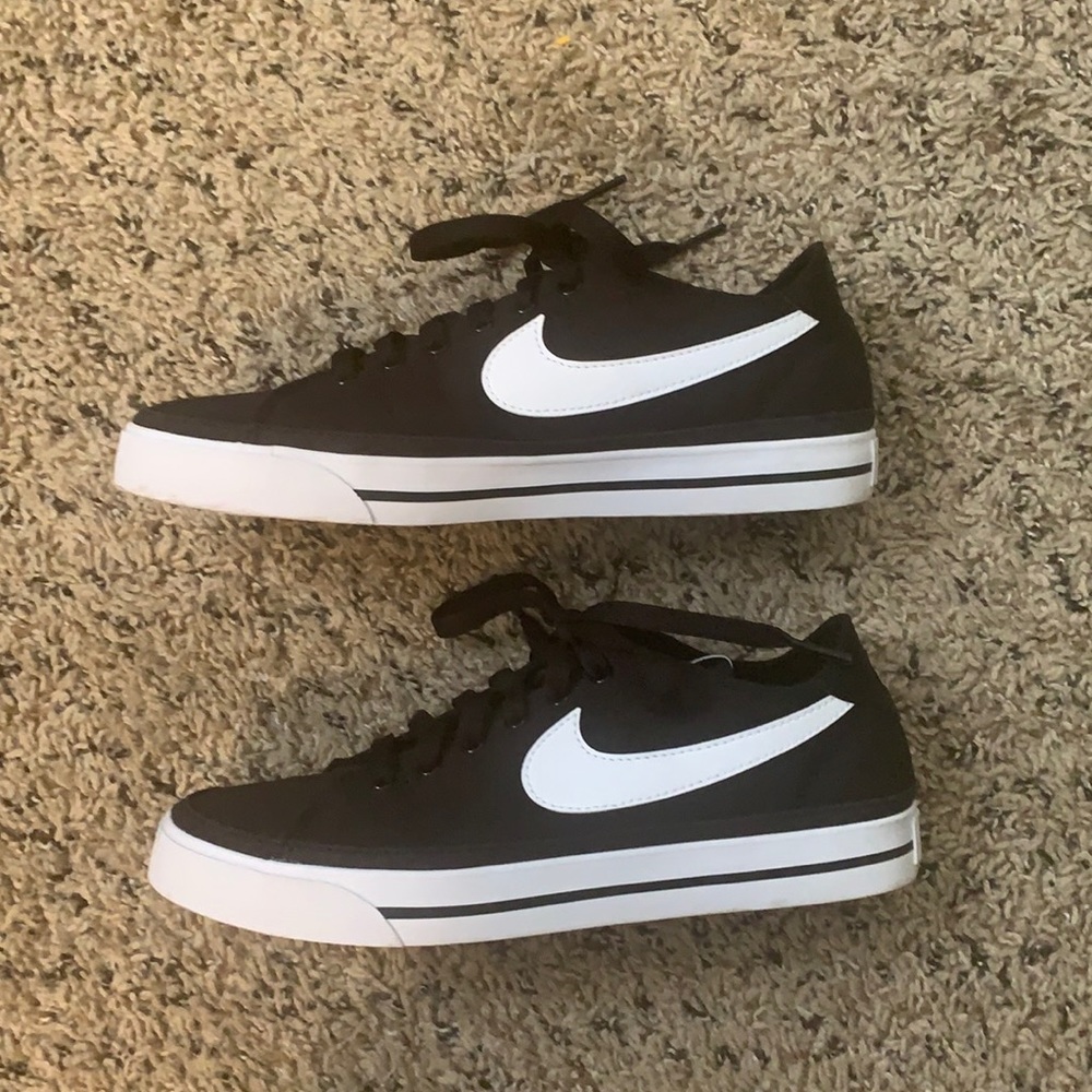womens nike court legacy size 8
